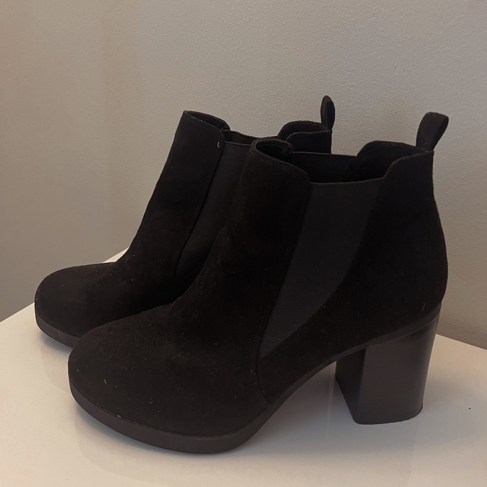 AMERICAN EAGLE Boots only used once